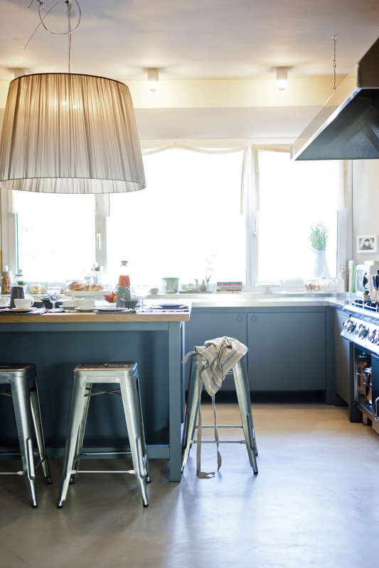 maletesta-maison-blue-kitchen