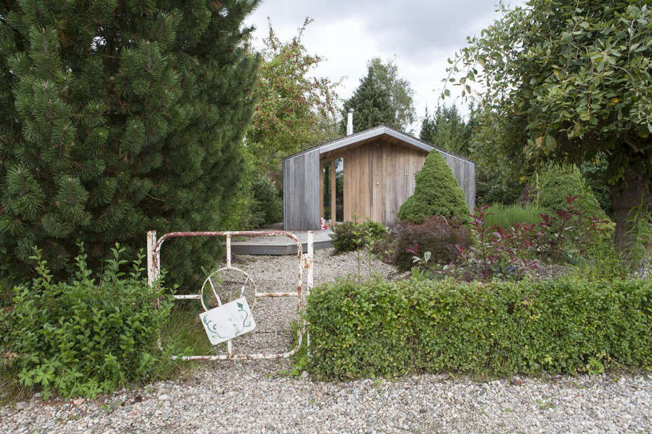 Modern Family: A Tiny Garden Getaway in the Netherlands - The