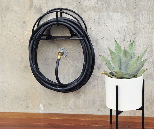 Garden Hose Holder Metal Carrier Cast Iron Blackgarden Holder Water 春のコレクション