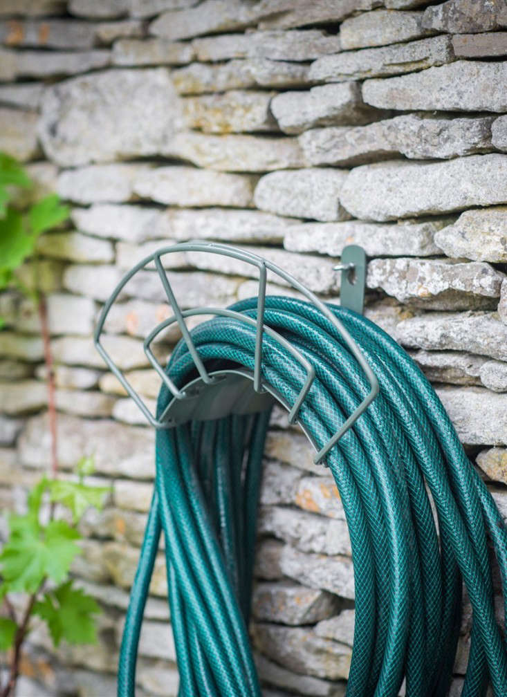 hose-hanger-metal-garden-trading