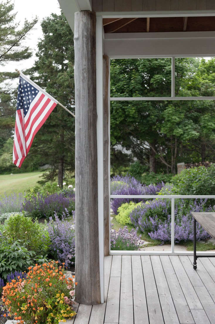 09-Matthew-Cunningham-Landscape-Design-Clamshell-Alley-flag-porch-gardenista