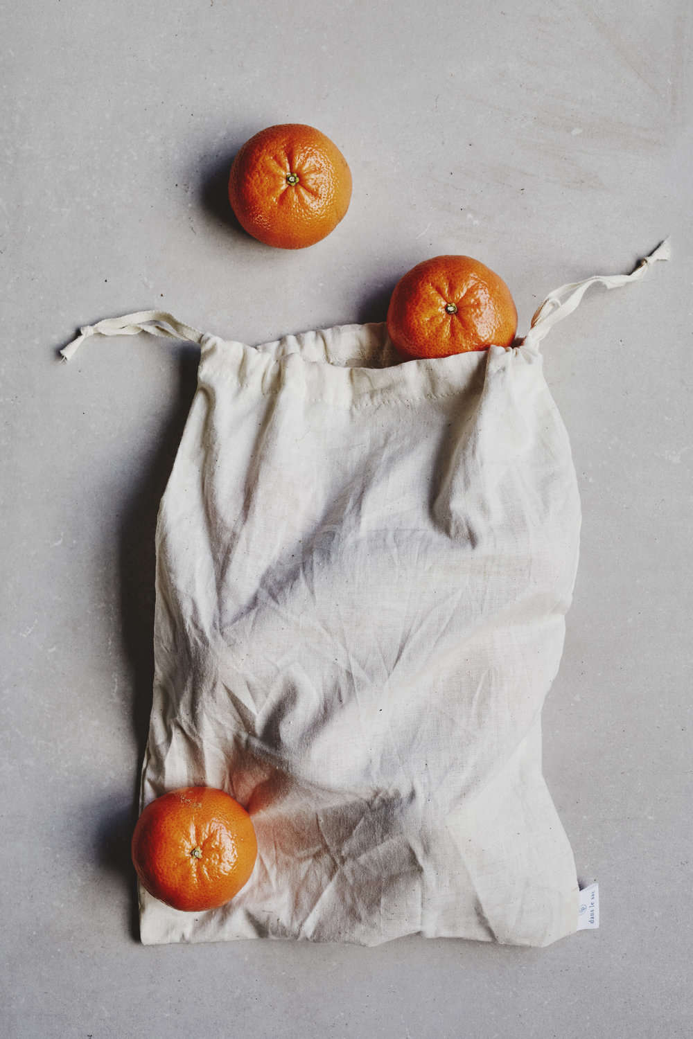 Dans Le Sac Bulk Bag with Oranges, Photo by Maude Chauvin