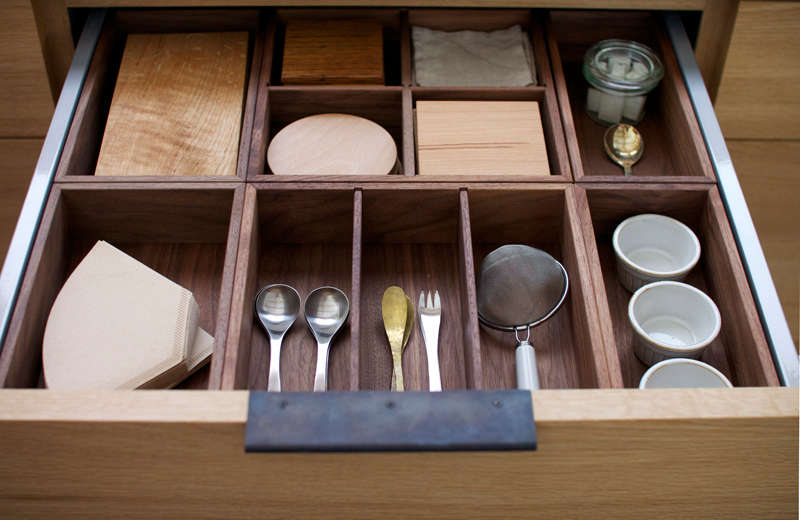 A small kitchen in Nagoya, Japan, features some of the prettiest drawer organizers we’ve ever seen. Be sure to read Kitchen of the Week: A Custom Culinary Workspace by a Japanese Atelier for clever kitchen storage solutions.