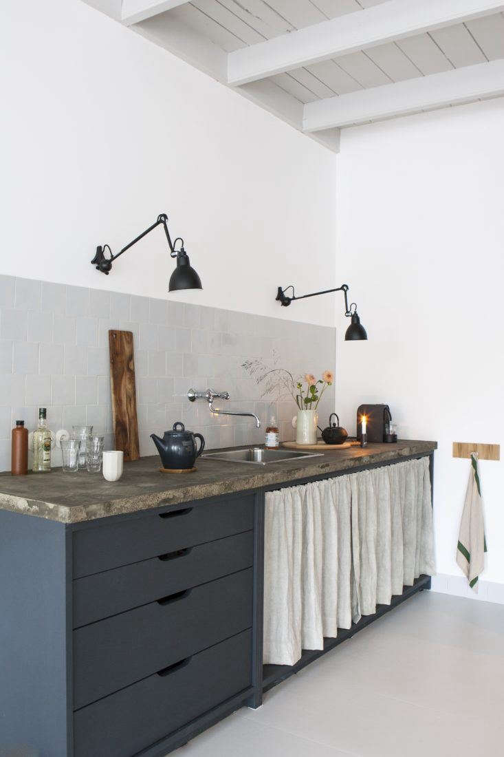 Christen Starkenburg Jan De Jong Slow Wood Kitchen Netherlands Anna De Leeuw Photo Remodelista 2 733x1100 733x1100 