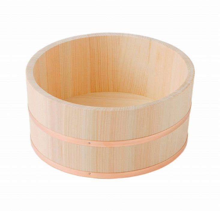 Hinoki bathtub bucket from Hinoki Japan via Amazon.