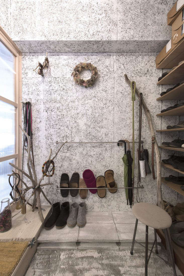 Small Space DIY: A Perfect Shoe Rack for a Narrow Entryway - Gardenista