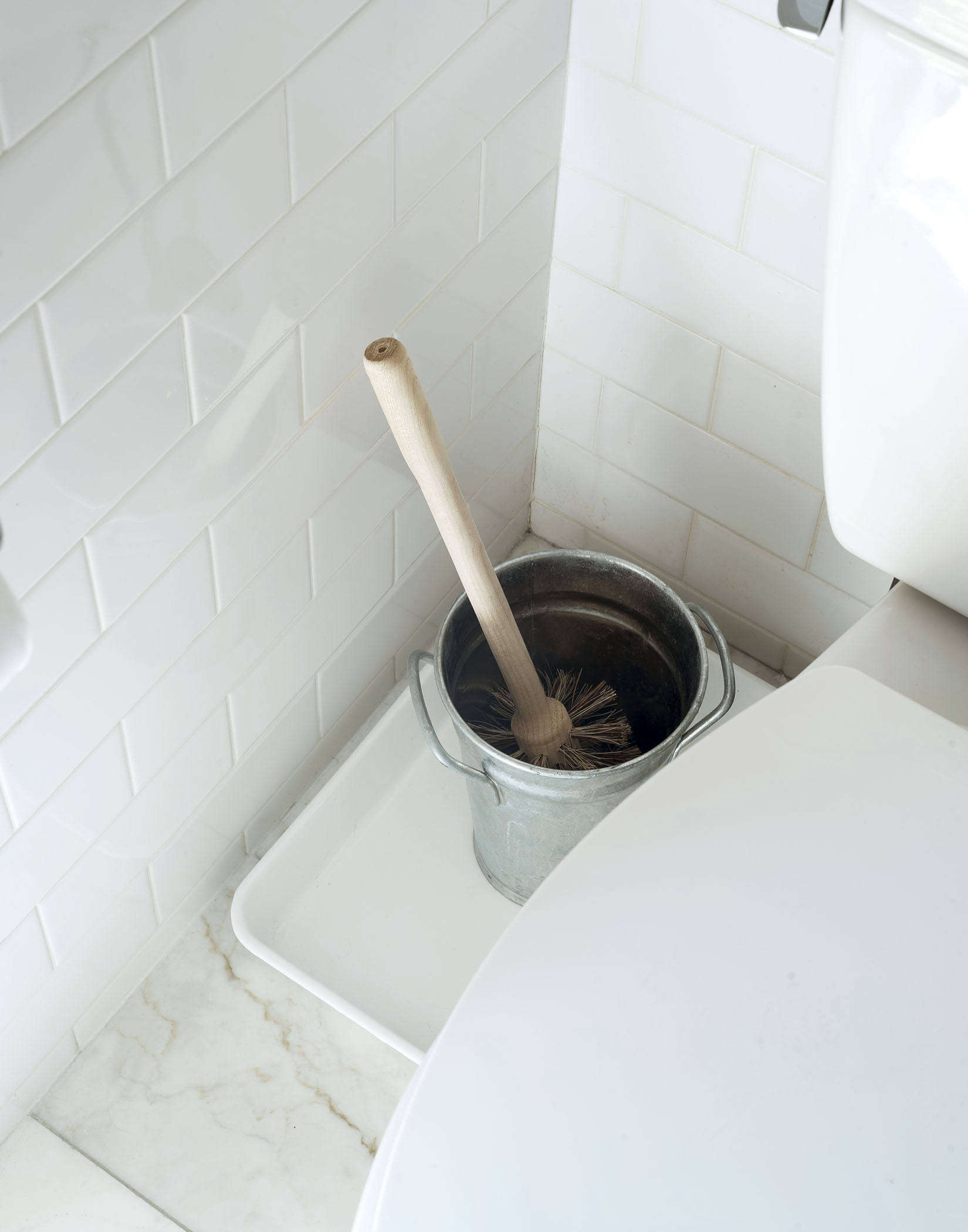 Aha! Hack 3 Clever (and Attractive!) Ways to Store the Toilet Brush