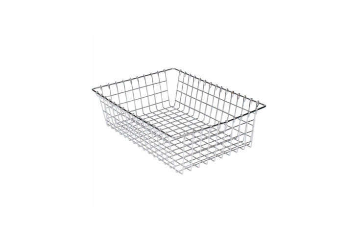 https://media.organized-home.com/wp-content/uploads/2018/03/webstaurant-choice-level-top-wire-basket-733x489.jpg