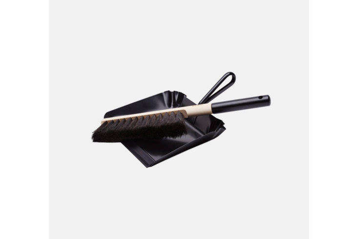 Iris Hantverk Black Handled Dustpan and Brush