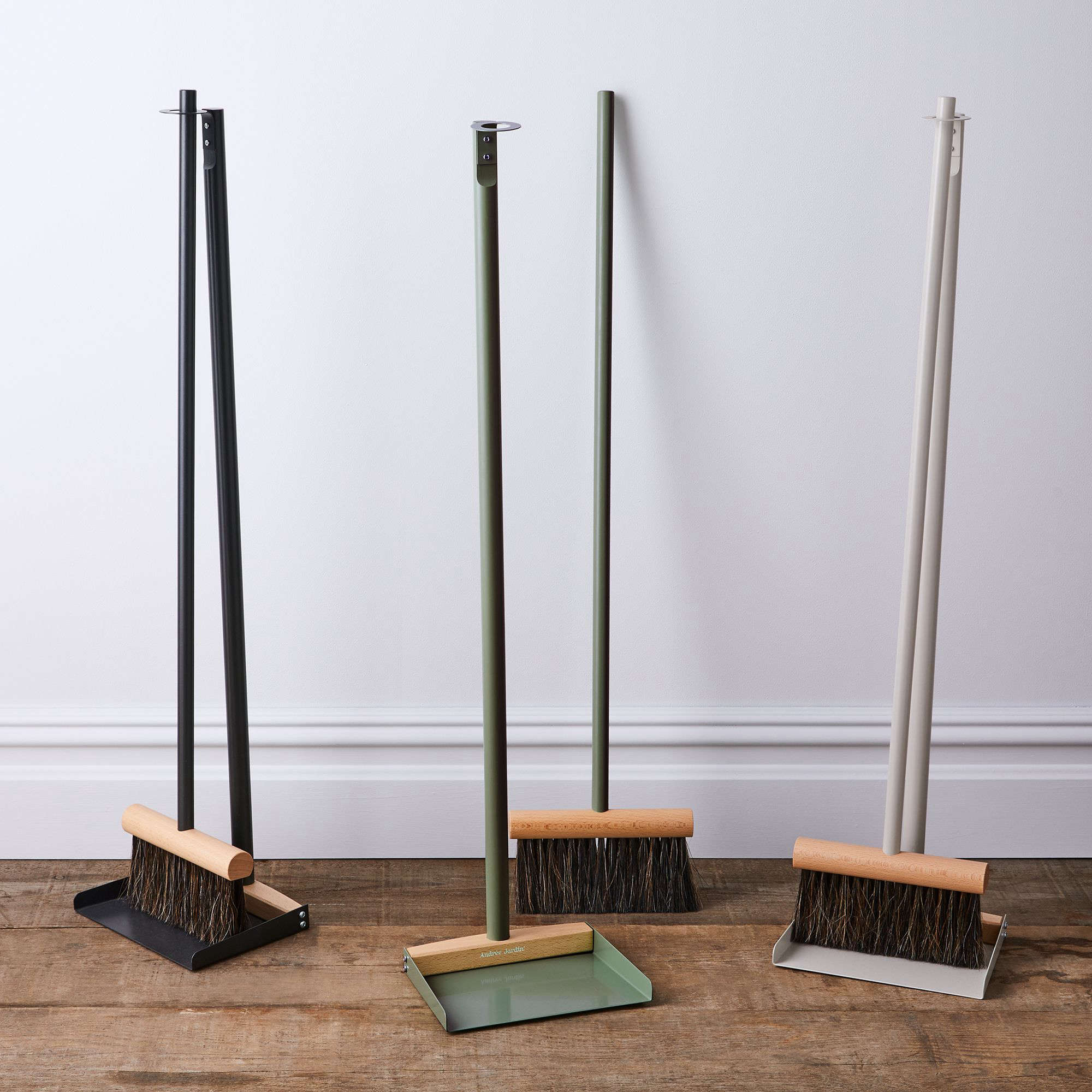 https://media.organized-home.com/wp-content/uploads/2018/10/andree-jardin-vintage-inspired-french-standing-dustpan-set.jpeg