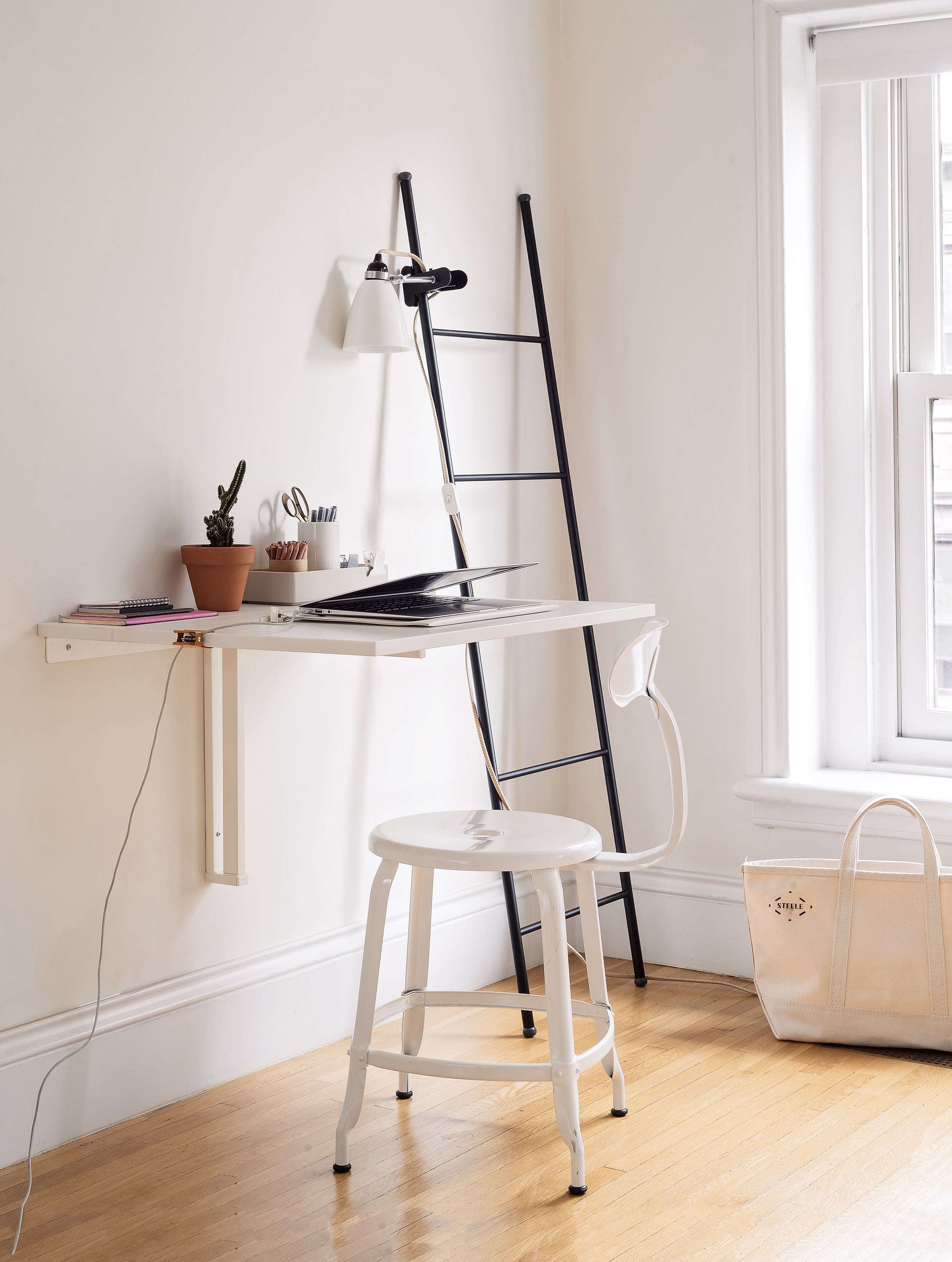 Aha! Hack 5 Smart and Surprising Alternative Uses for Binder Clips